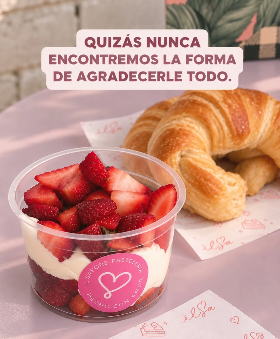 Pieza de Ilsapore: frutillas con crema, croissant y un mensaje para mamá